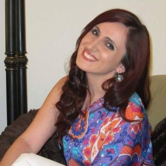 Meet your Posher, Raluca - Picture 1 of 8
